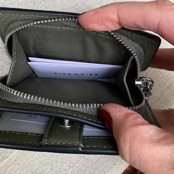 Authentic COACH Pebbled leather snap bifold wallet/zip coin /ID - Picture 7 of 9